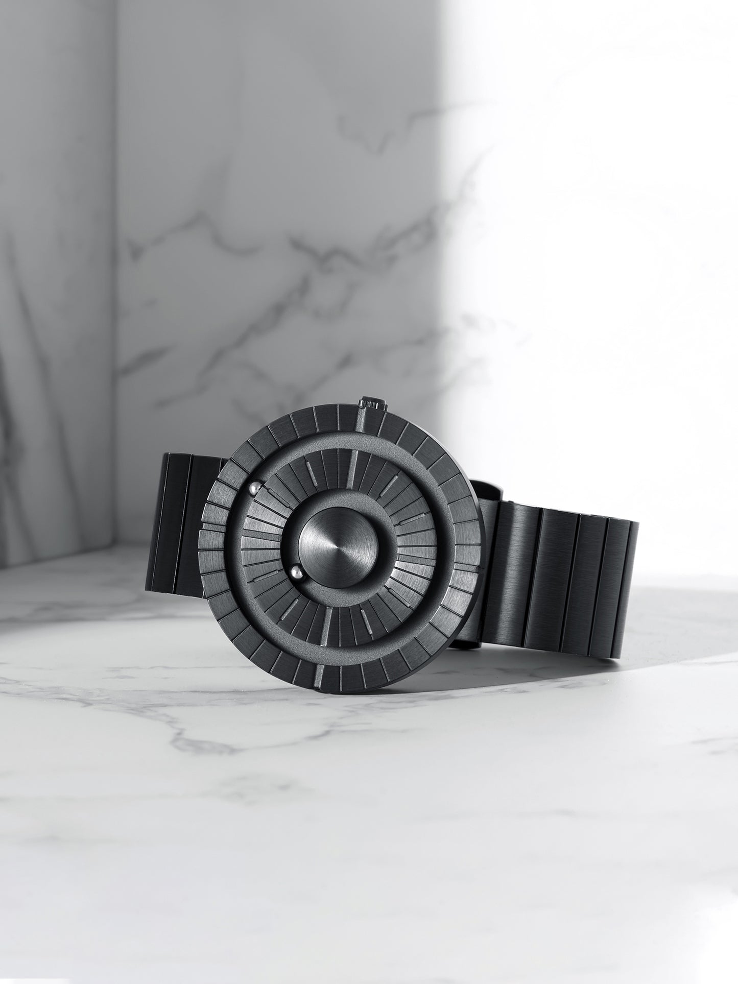 EUTOUR Black Magnet Men Watches E038 With Metal Mesh Strap