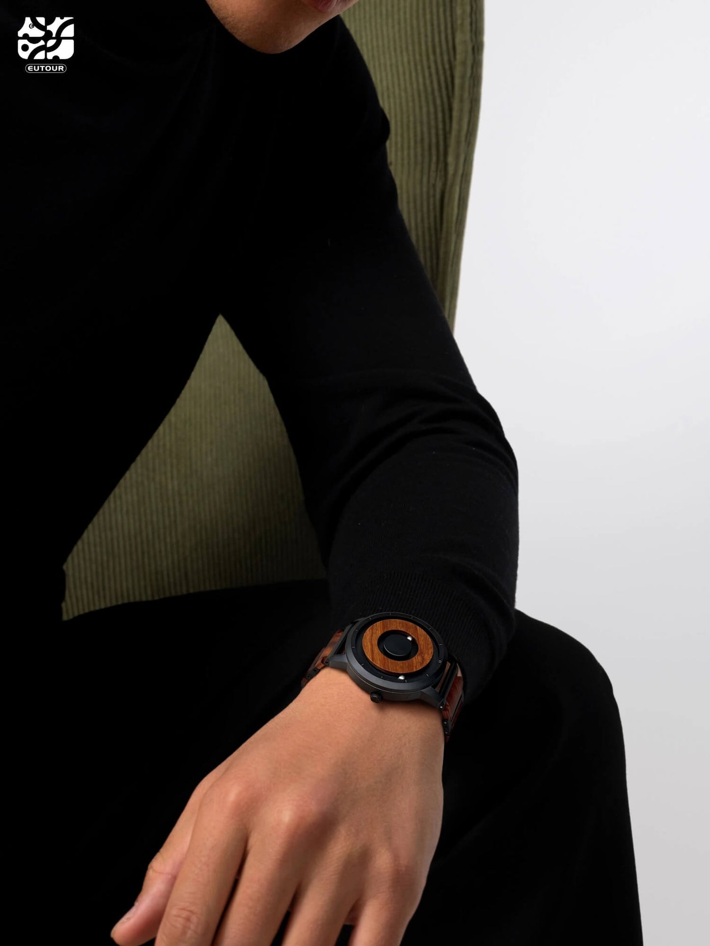 EUTOUR Red Sandalwood Magnetic Quartz Watch for Men E022H